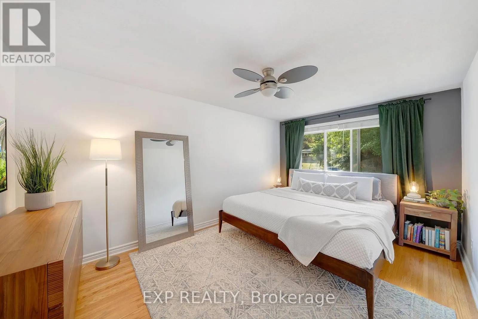 7 REDWOOD DRIVE
