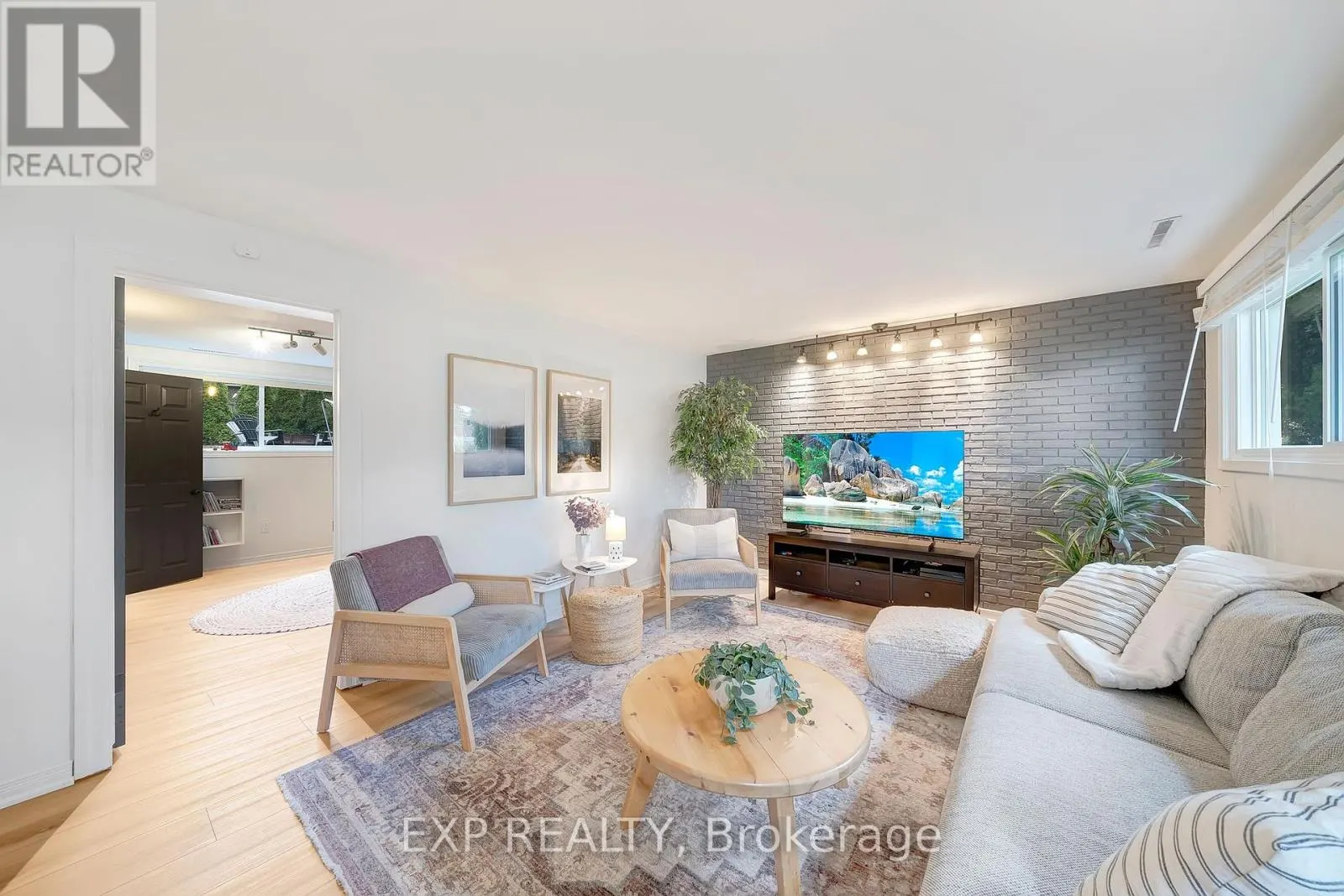 7 REDWOOD DRIVE