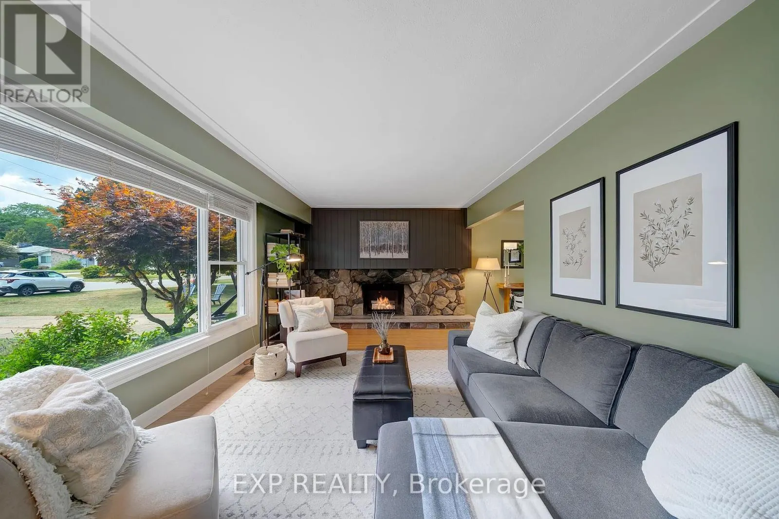 7 REDWOOD DRIVE