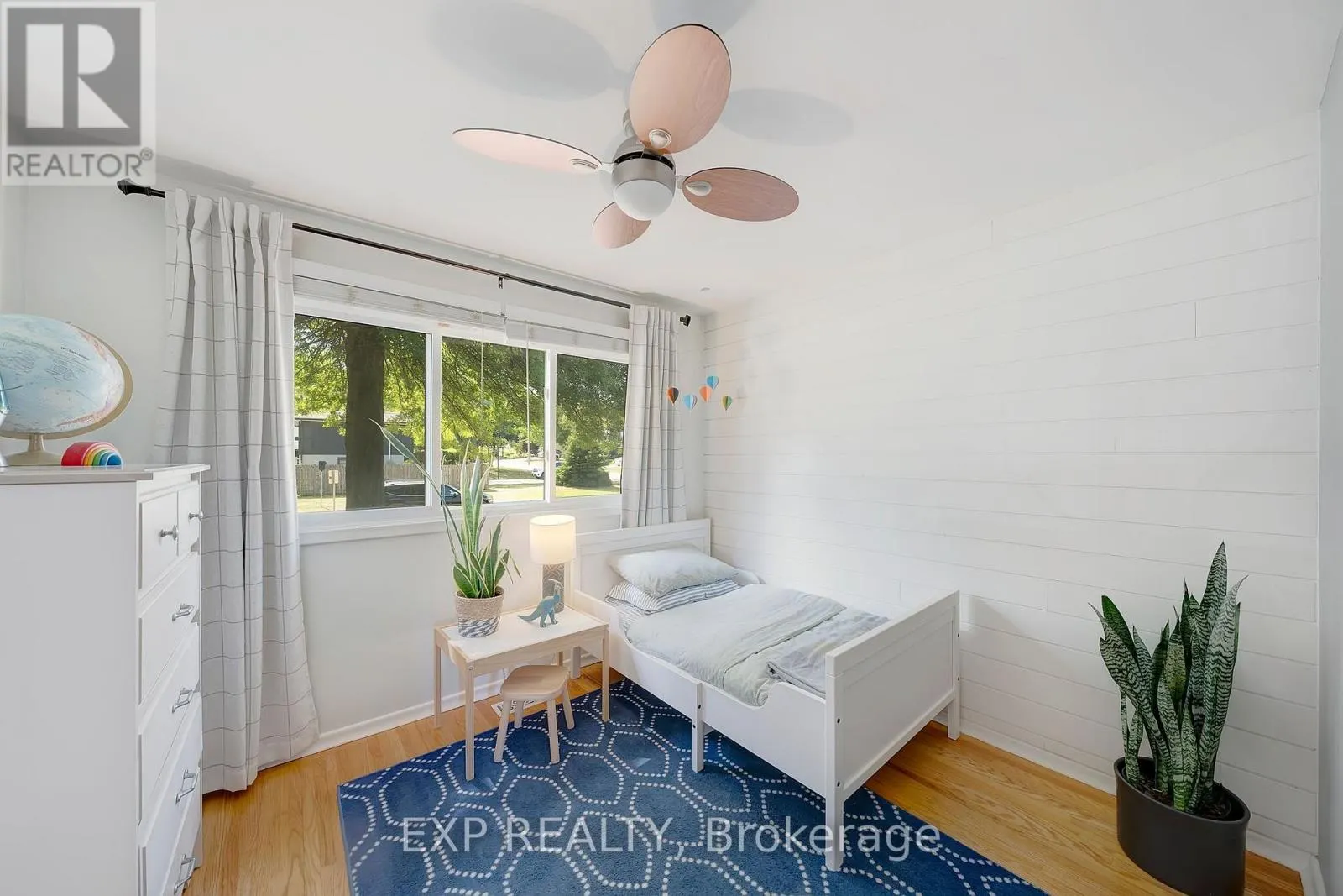 7 REDWOOD DRIVE