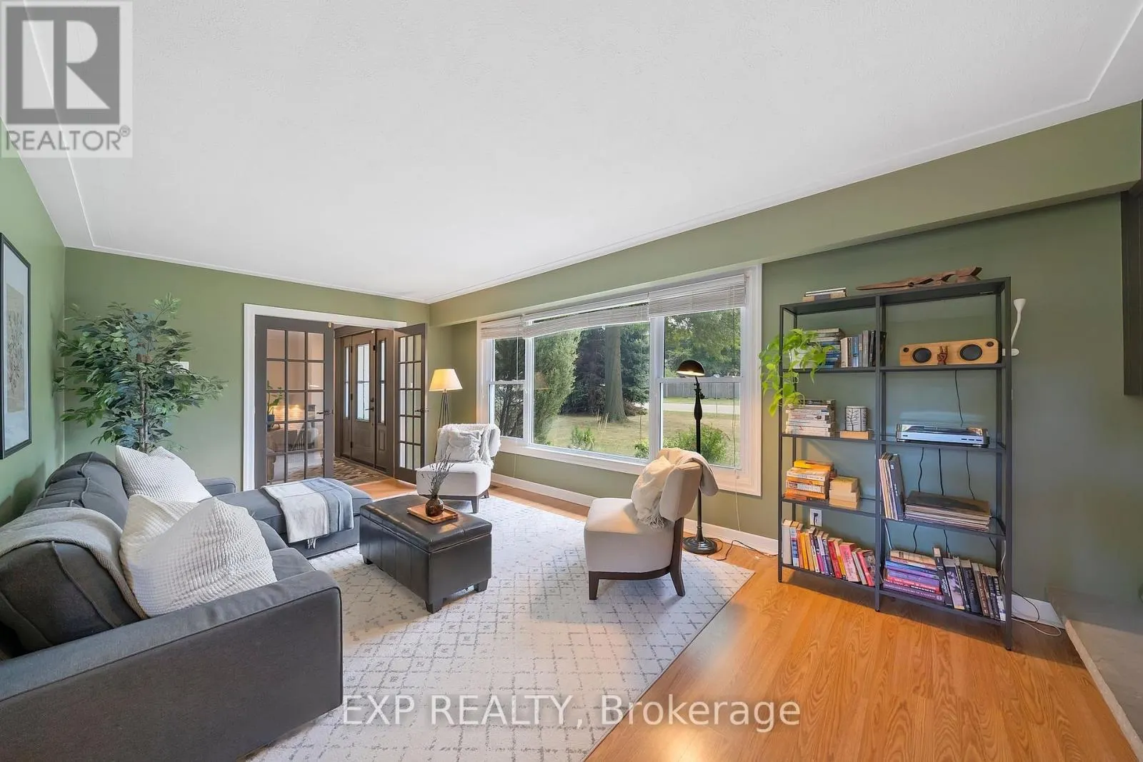 7 REDWOOD DRIVE