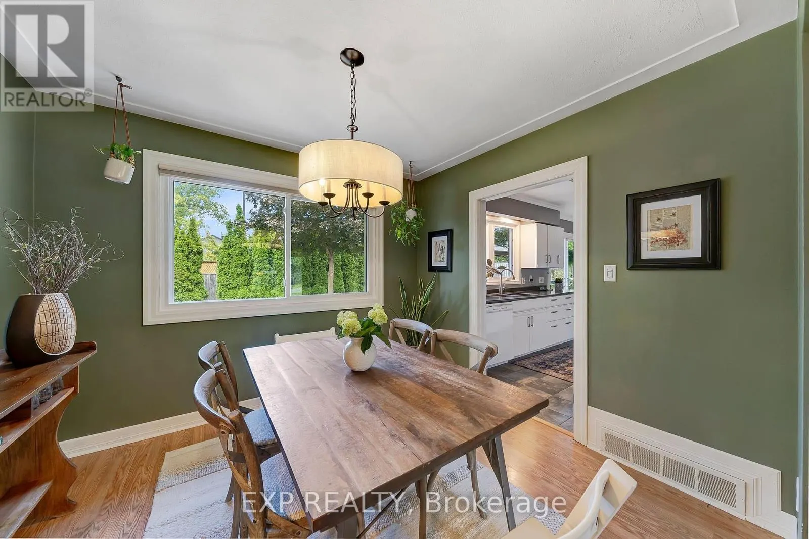 7 REDWOOD DRIVE