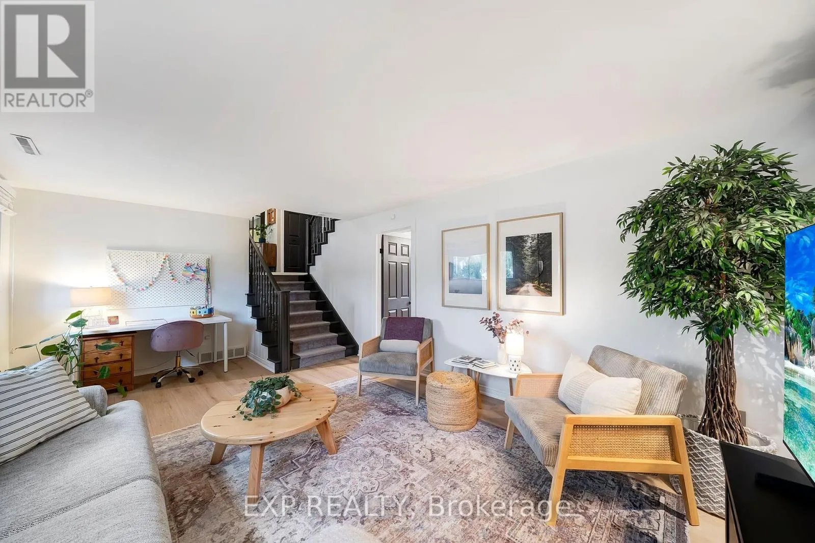7 REDWOOD DRIVE