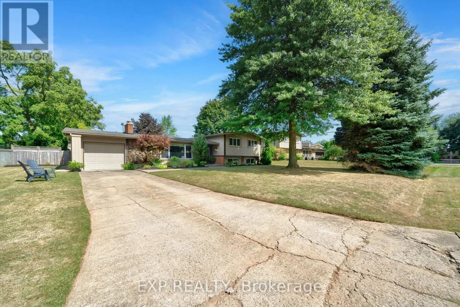 7 REDWOOD DRIVE