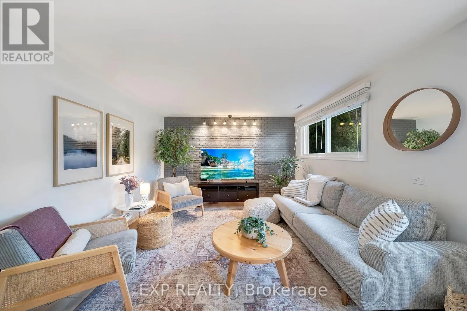 7 REDWOOD DRIVE