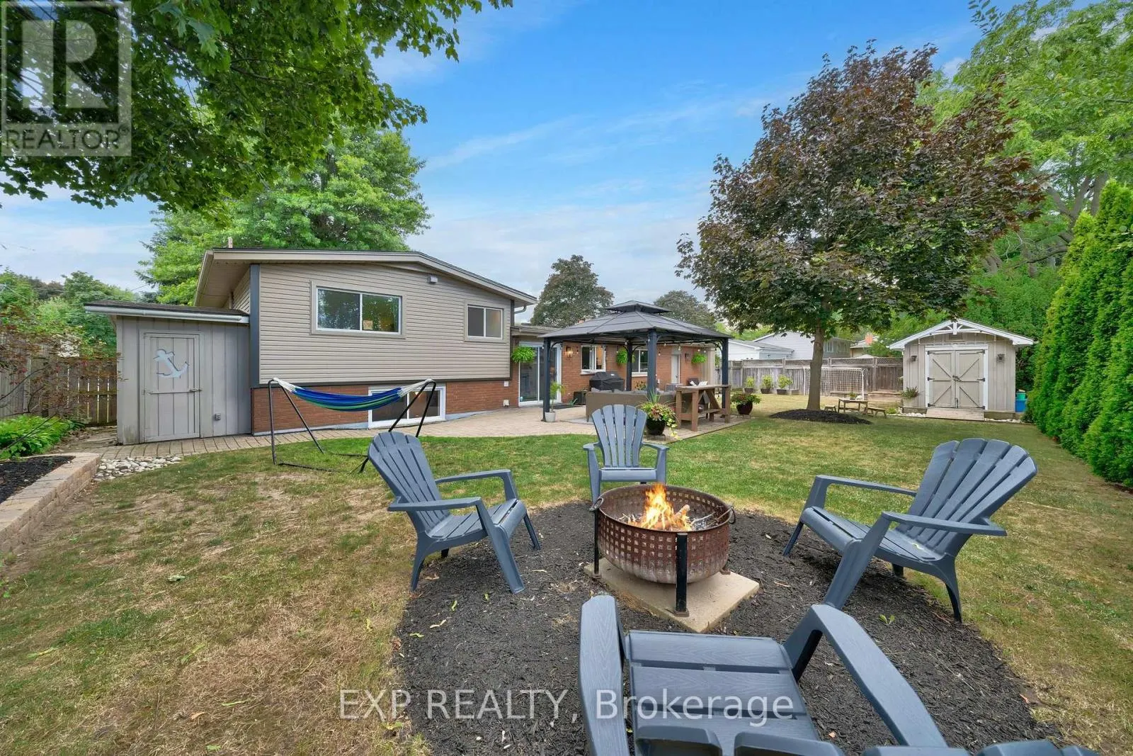 7 REDWOOD DRIVE
