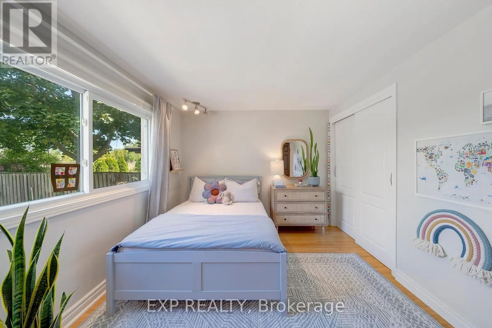 7 REDWOOD DRIVE