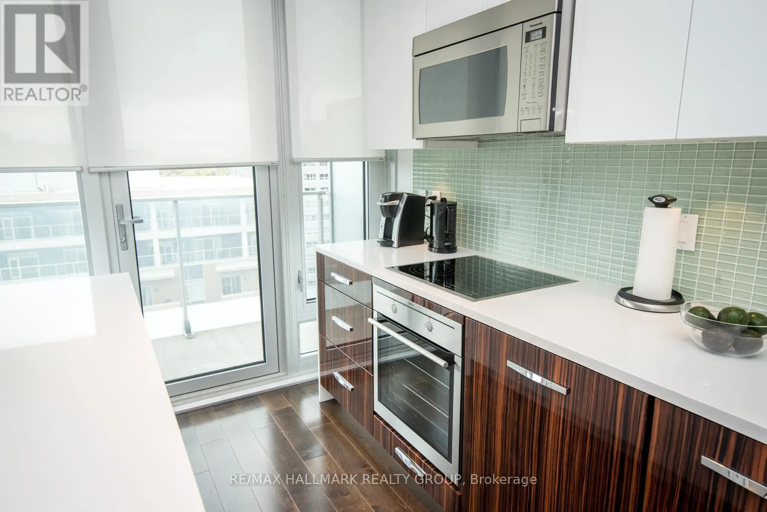 1402 - 111 CHAMPAGNE AVENUE