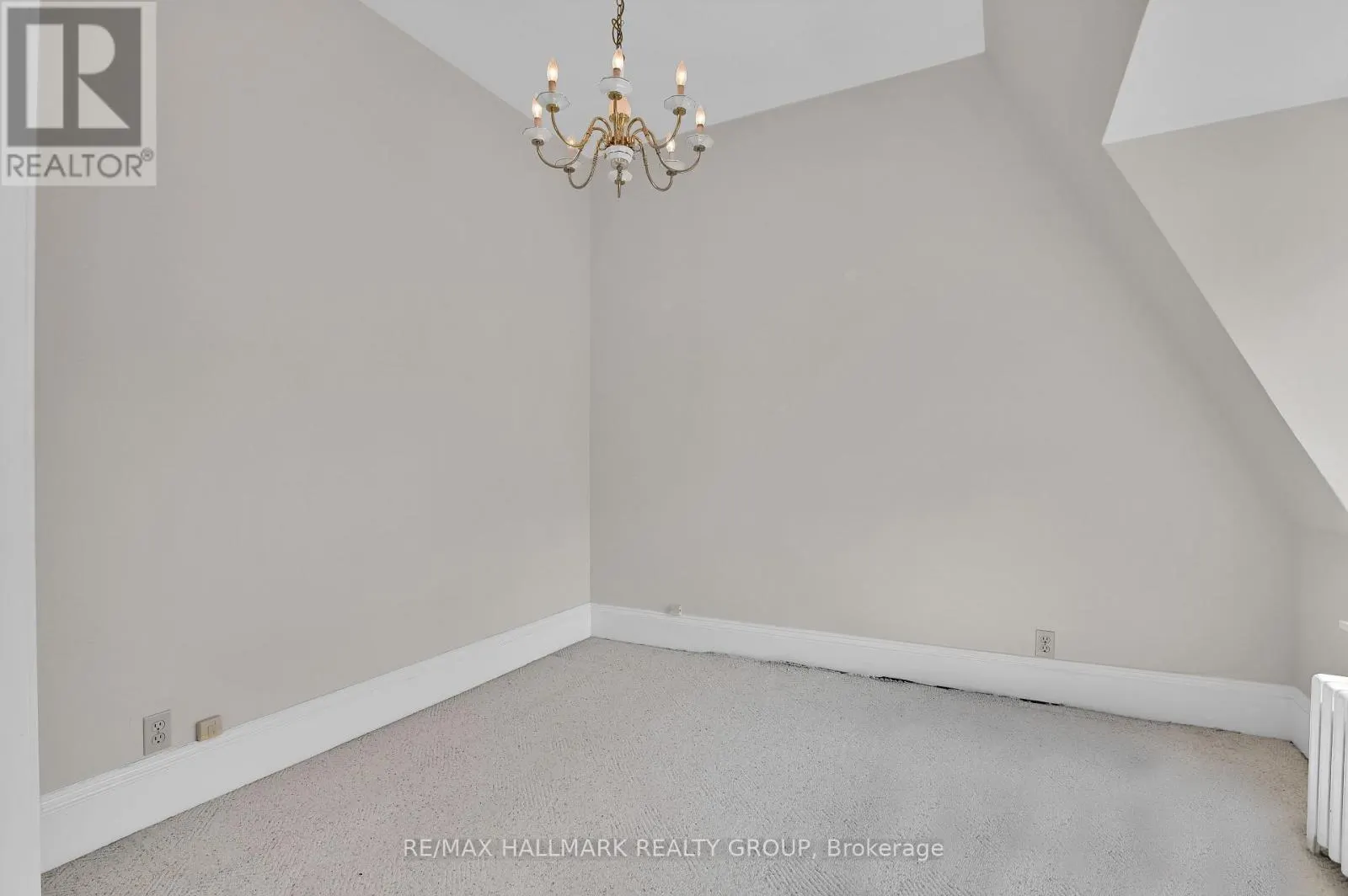 5 - 315 DALY AVENUE