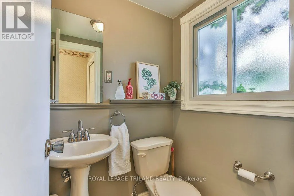 671 GLENGYLE CRESCENT