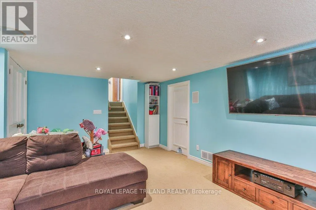 671 GLENGYLE CRESCENT