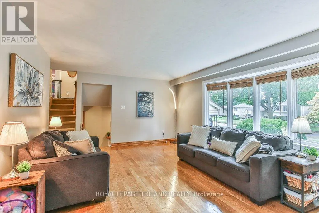 671 GLENGYLE CRESCENT