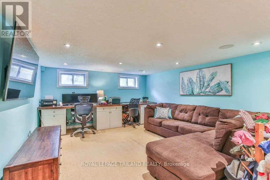 671 GLENGYLE CRESCENT