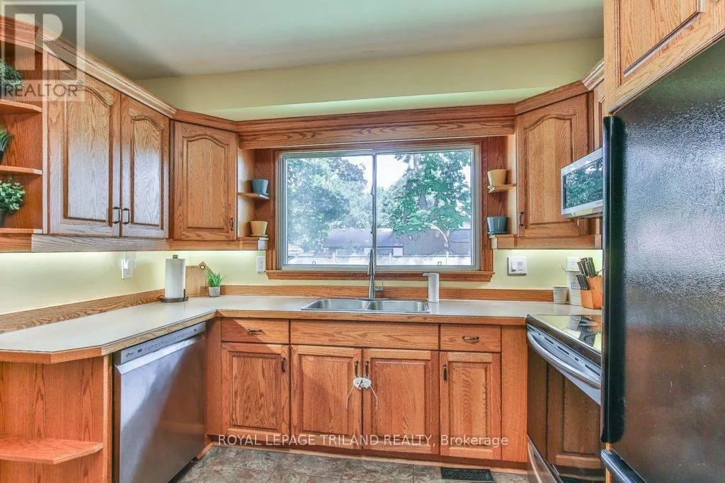 671 GLENGYLE CRESCENT