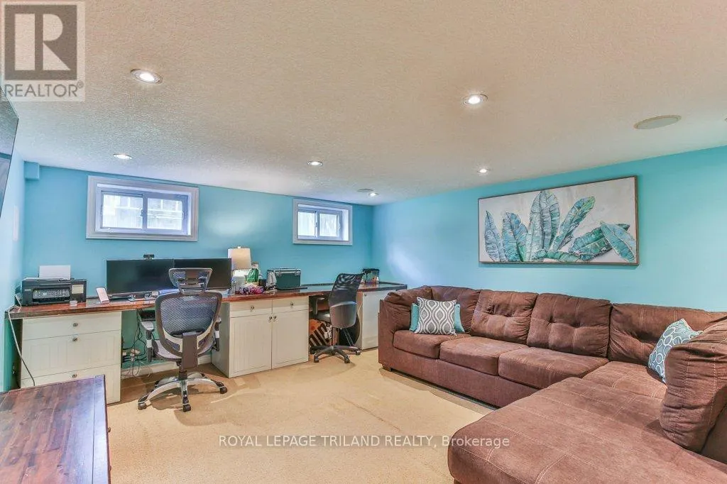 671 GLENGYLE CRESCENT