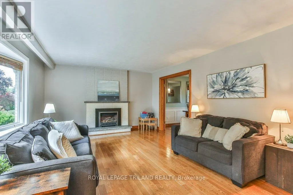 671 GLENGYLE CRESCENT