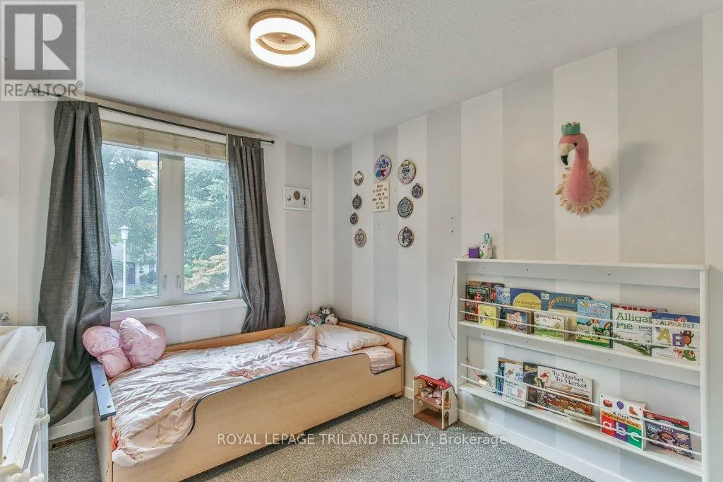 671 GLENGYLE CRESCENT