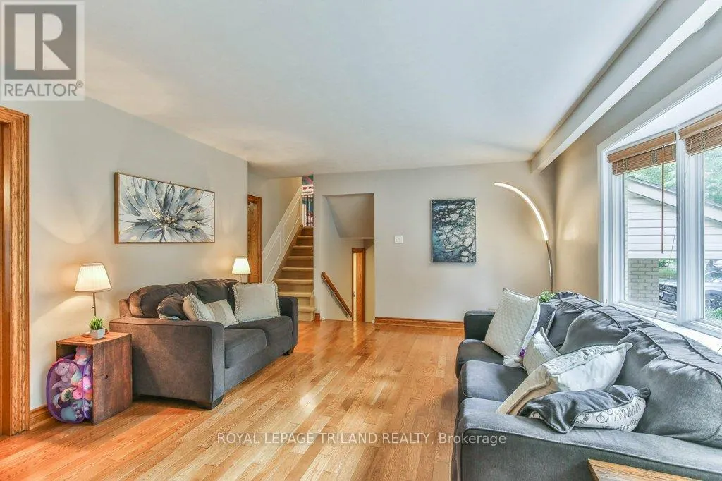 671 GLENGYLE CRESCENT