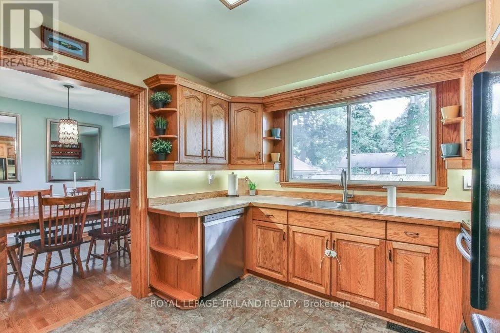 671 GLENGYLE CRESCENT