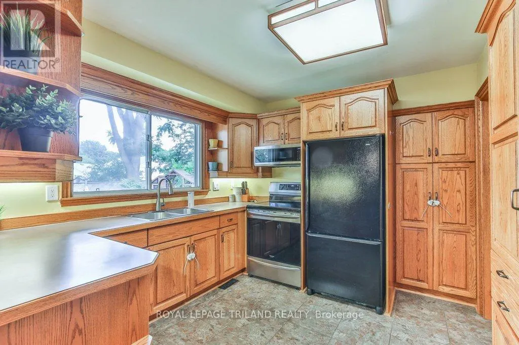 671 GLENGYLE CRESCENT
