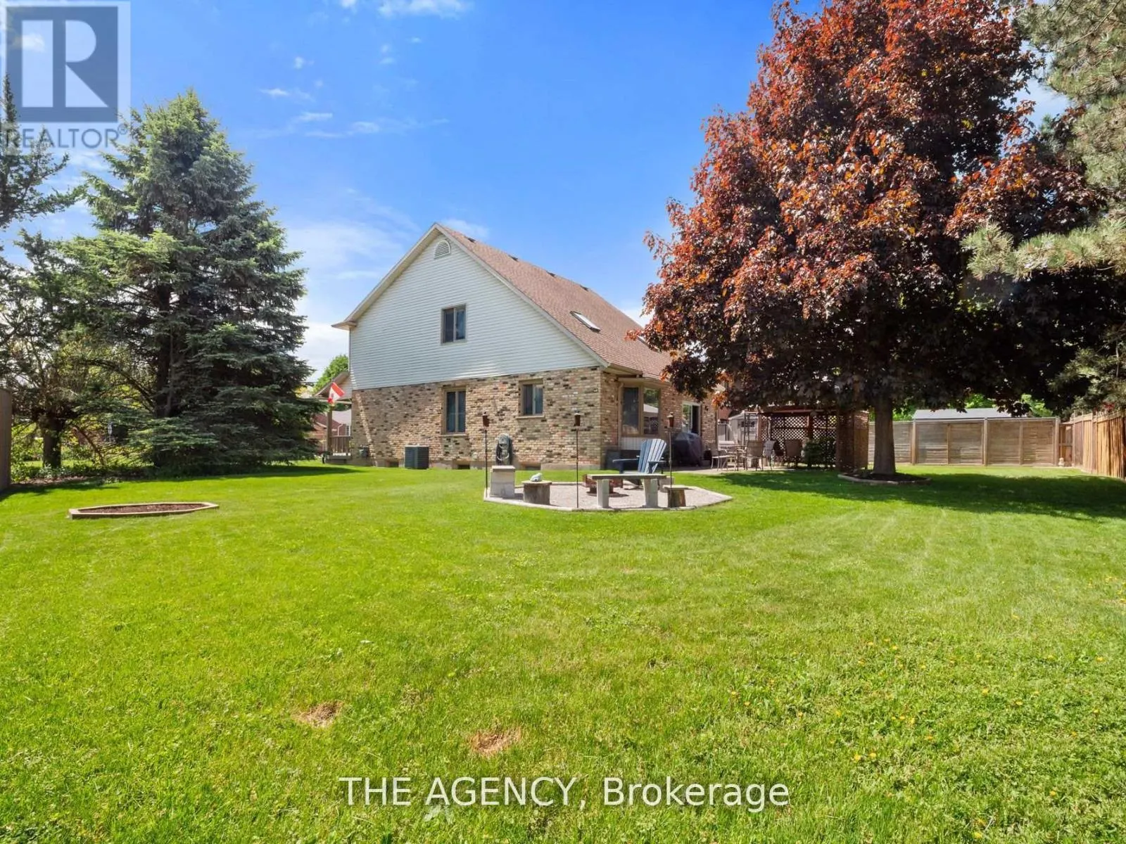 106 SPRUCESIDE CRESCENT
