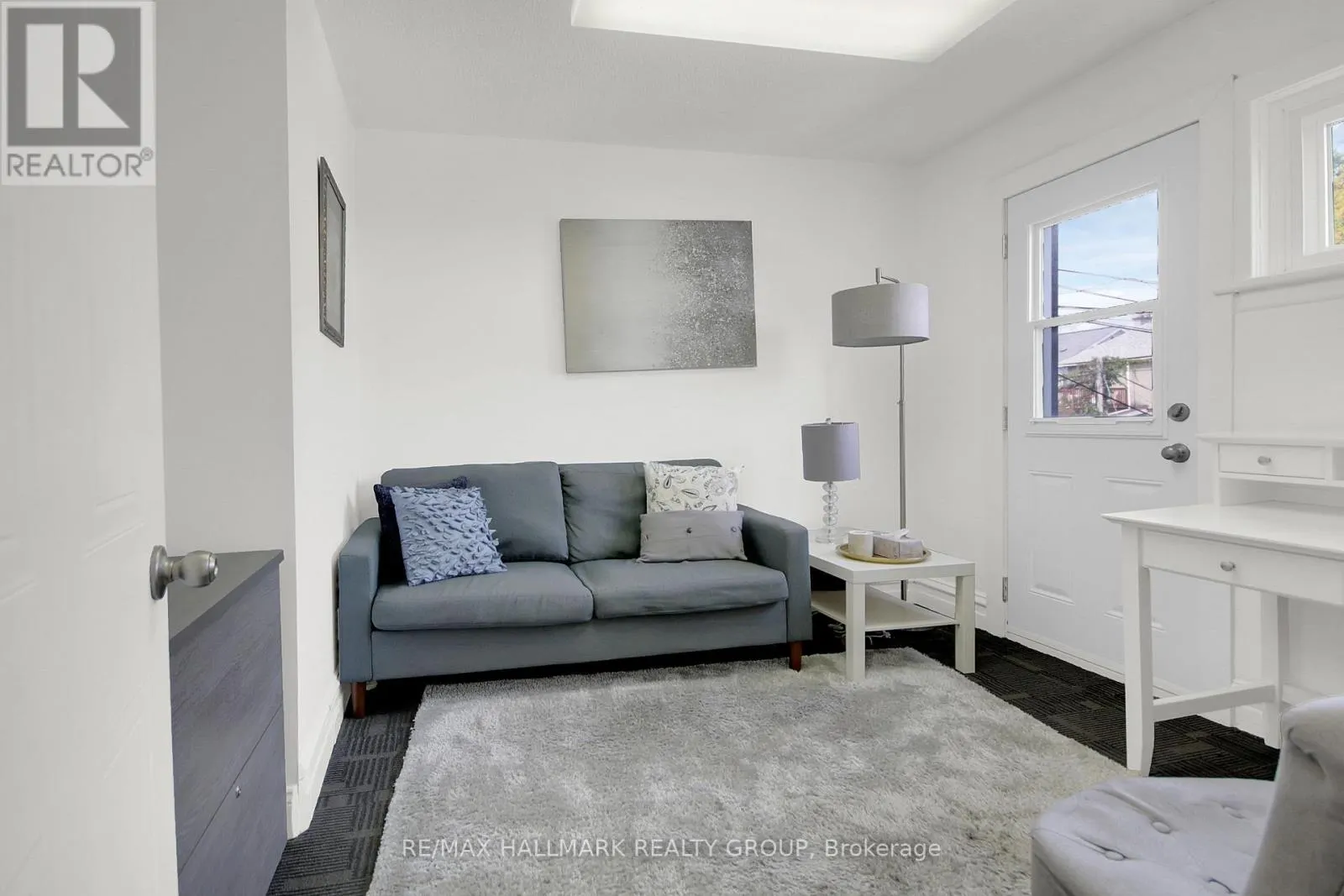 25 - 563 GLADSTONE AVENUE