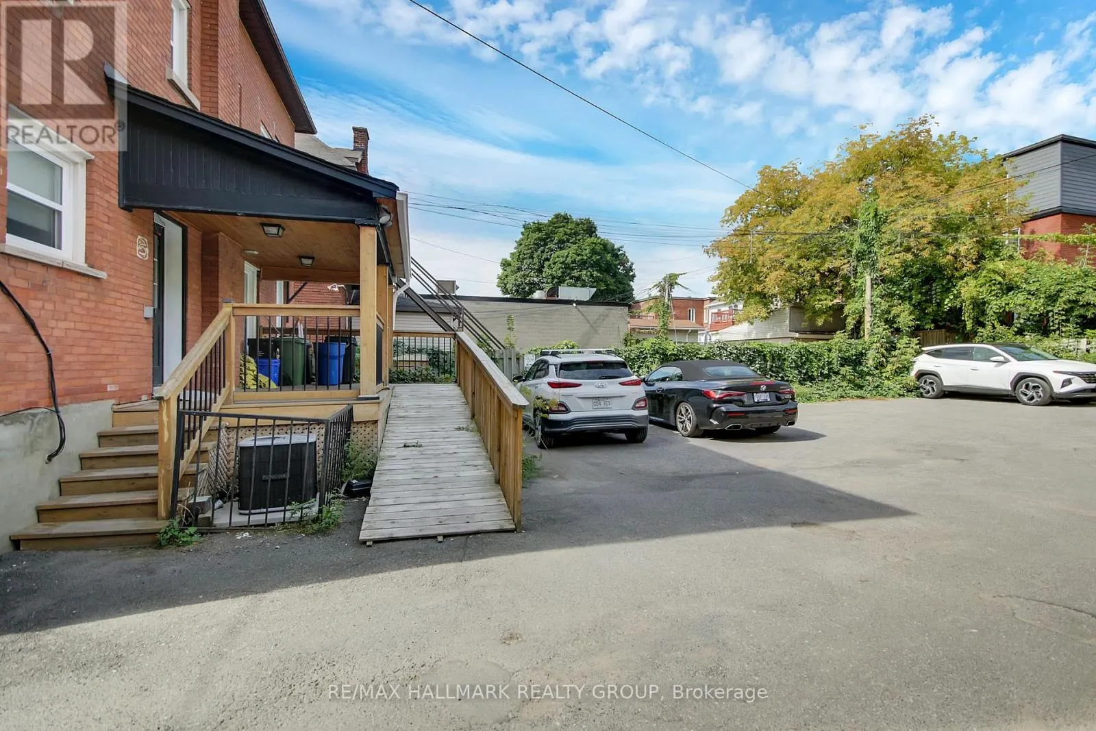 25 - 563 GLADSTONE AVENUE
