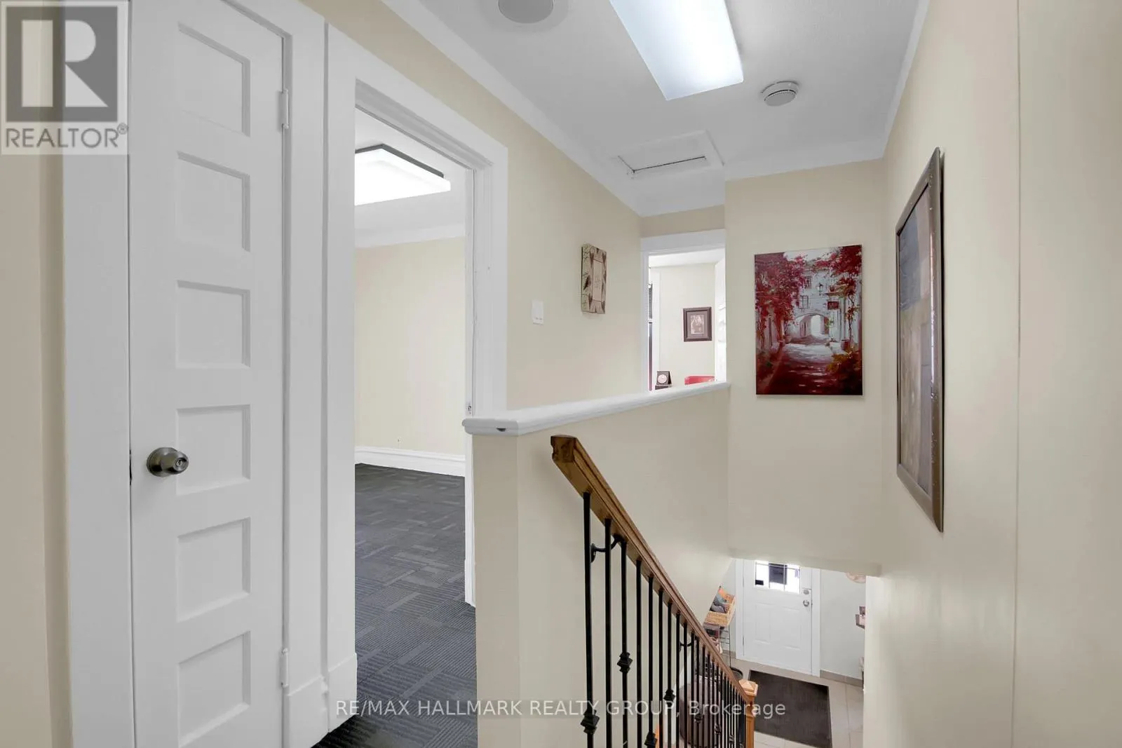 25 - 563 GLADSTONE AVENUE