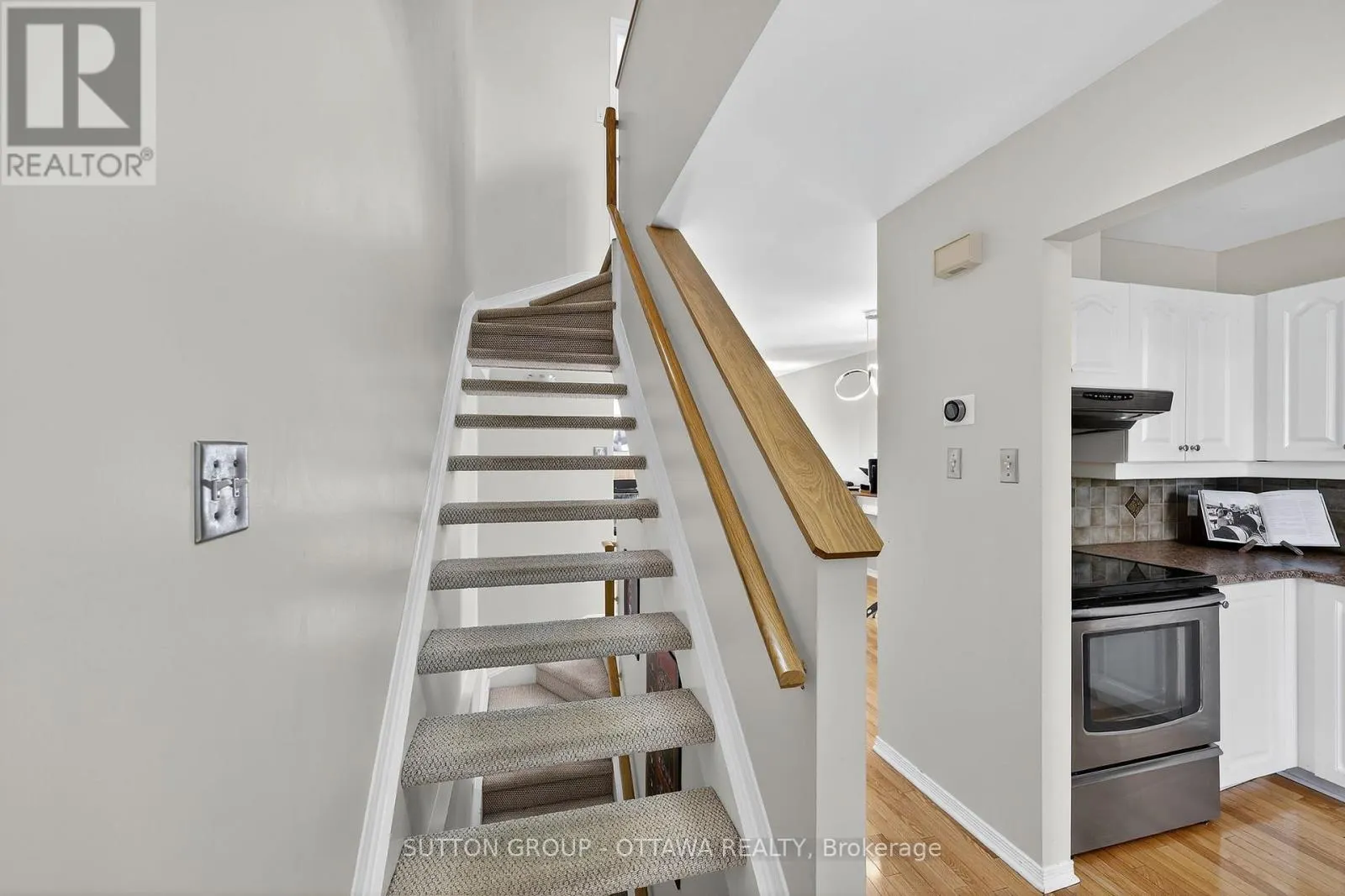 59 THORNBURY CRESCENT