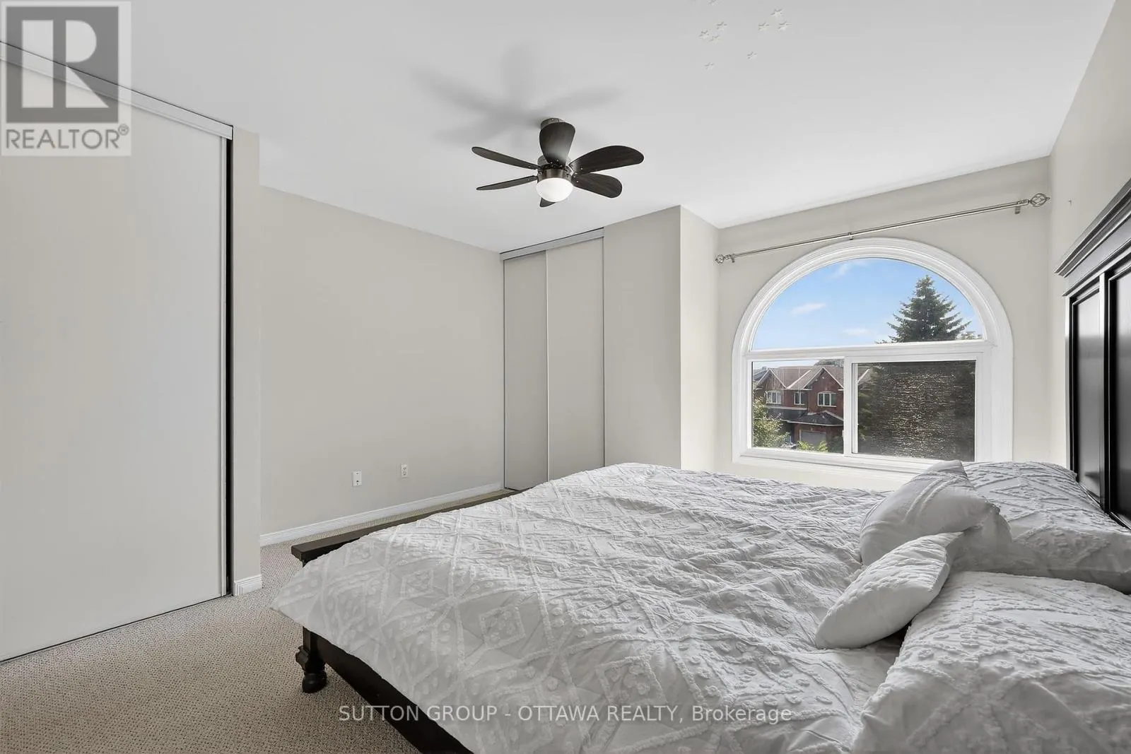 59 THORNBURY CRESCENT