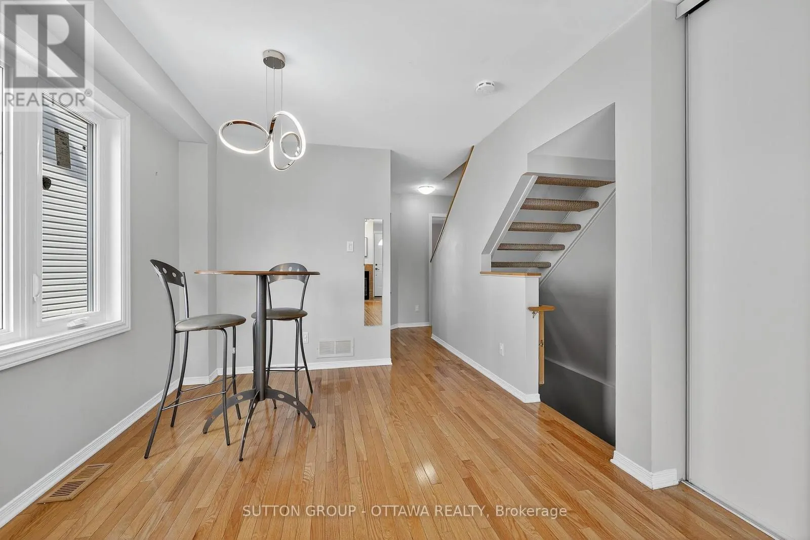 59 THORNBURY CRESCENT