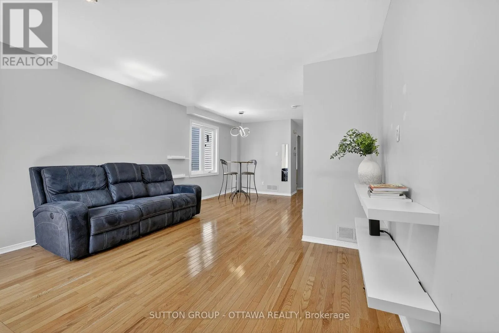 59 THORNBURY CRESCENT