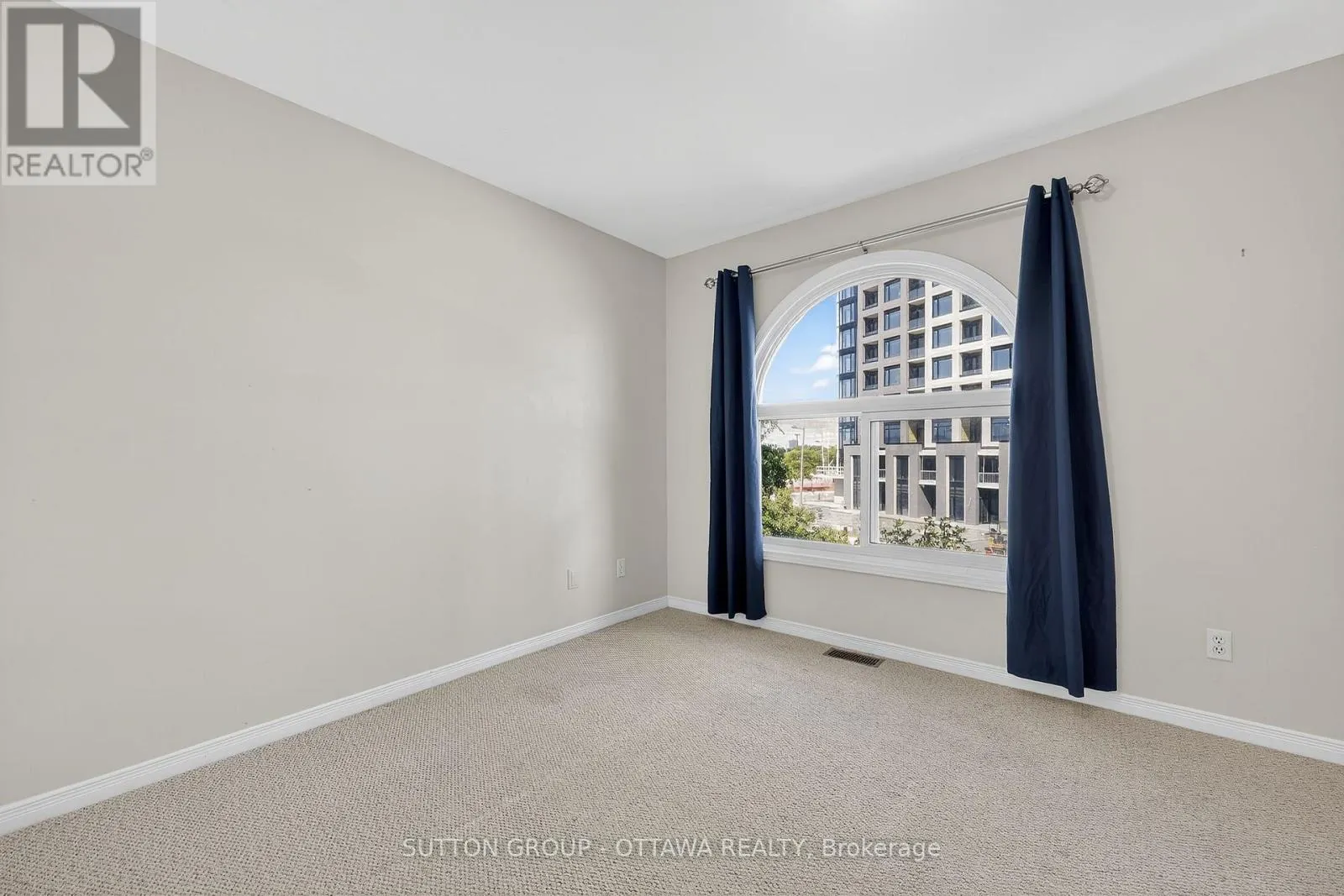59 THORNBURY CRESCENT