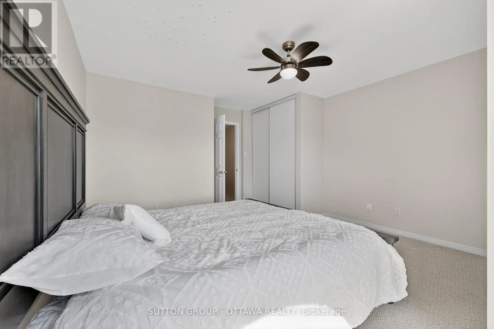 59 THORNBURY CRESCENT