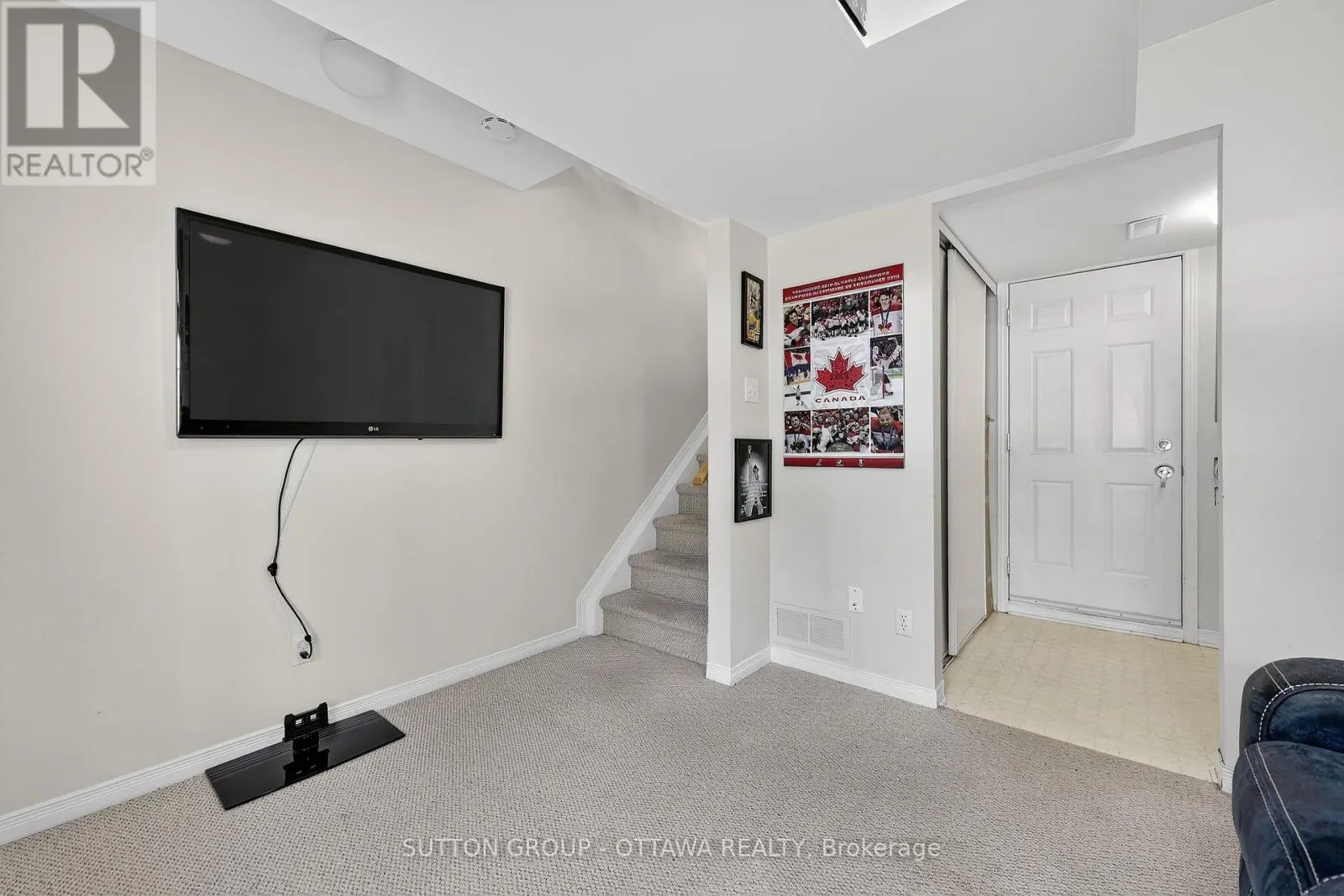 59 THORNBURY CRESCENT