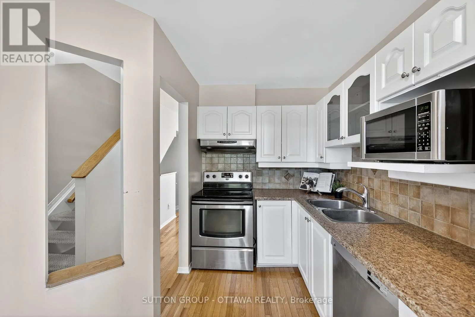 59 THORNBURY CRESCENT
