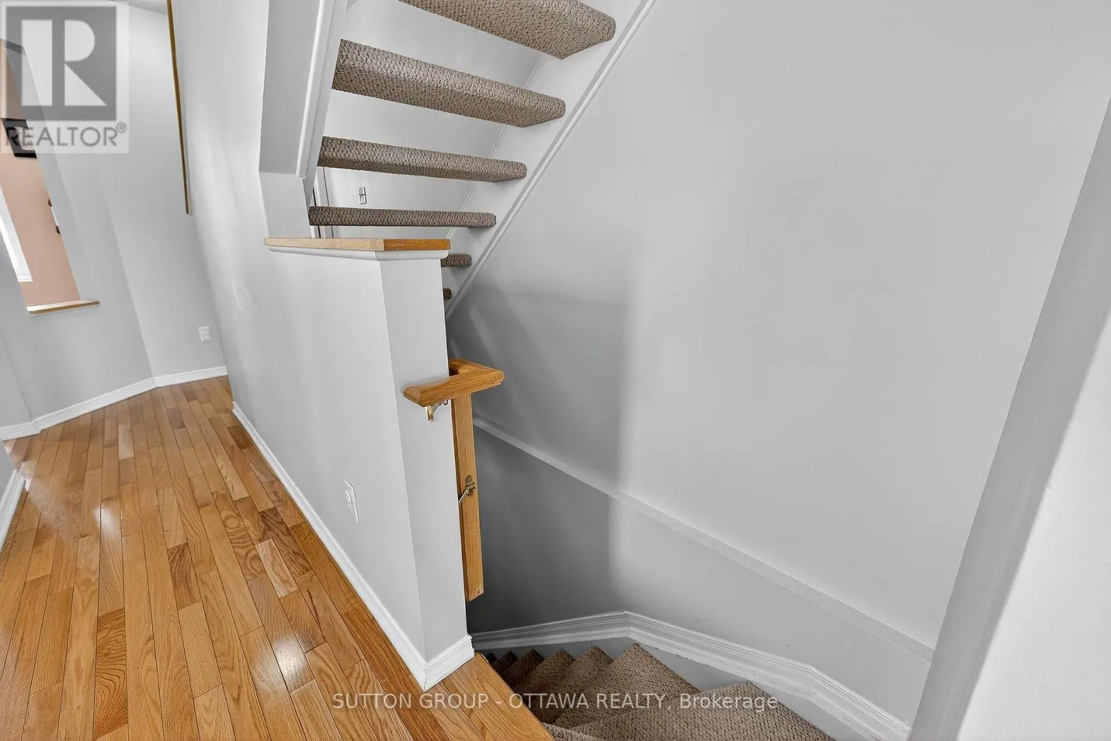 59 THORNBURY CRESCENT