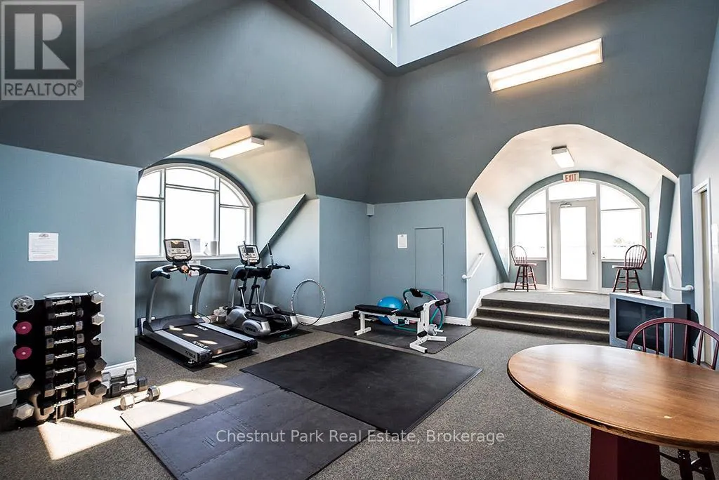 208 - 10 BAY STREET E, #208