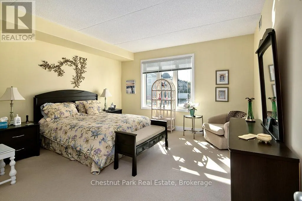 208 - 10 BAY STREET E, #208