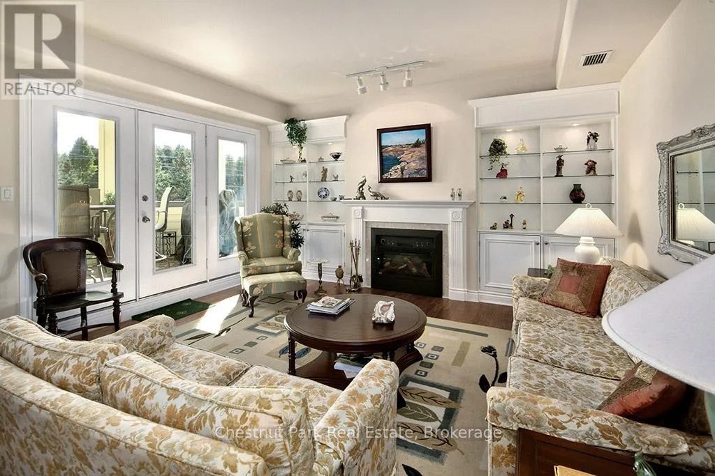208 - 10 BAY STREET E, #208