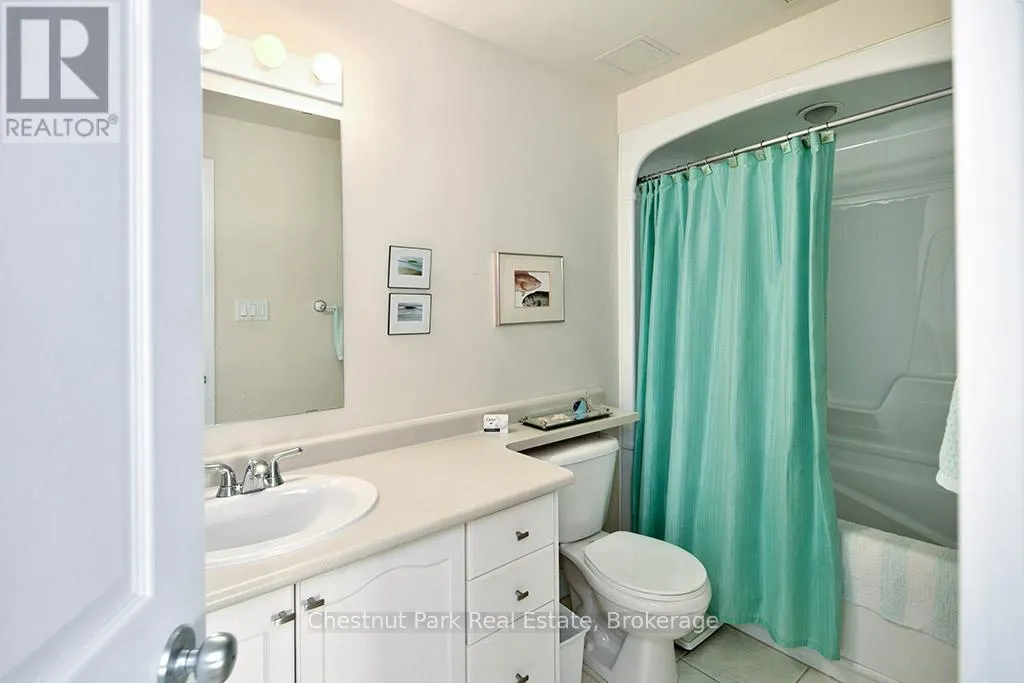 208 - 10 BAY STREET E, #208