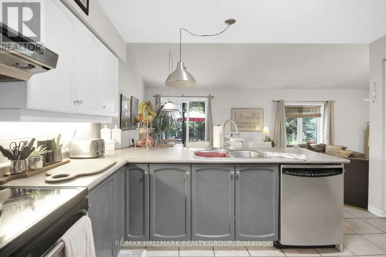 137 SPRINGCREEK CRESCENT