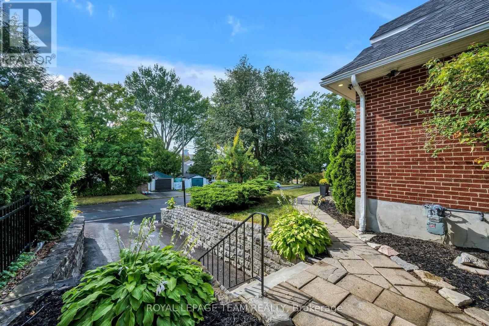 2233 BEAVER AVENUE