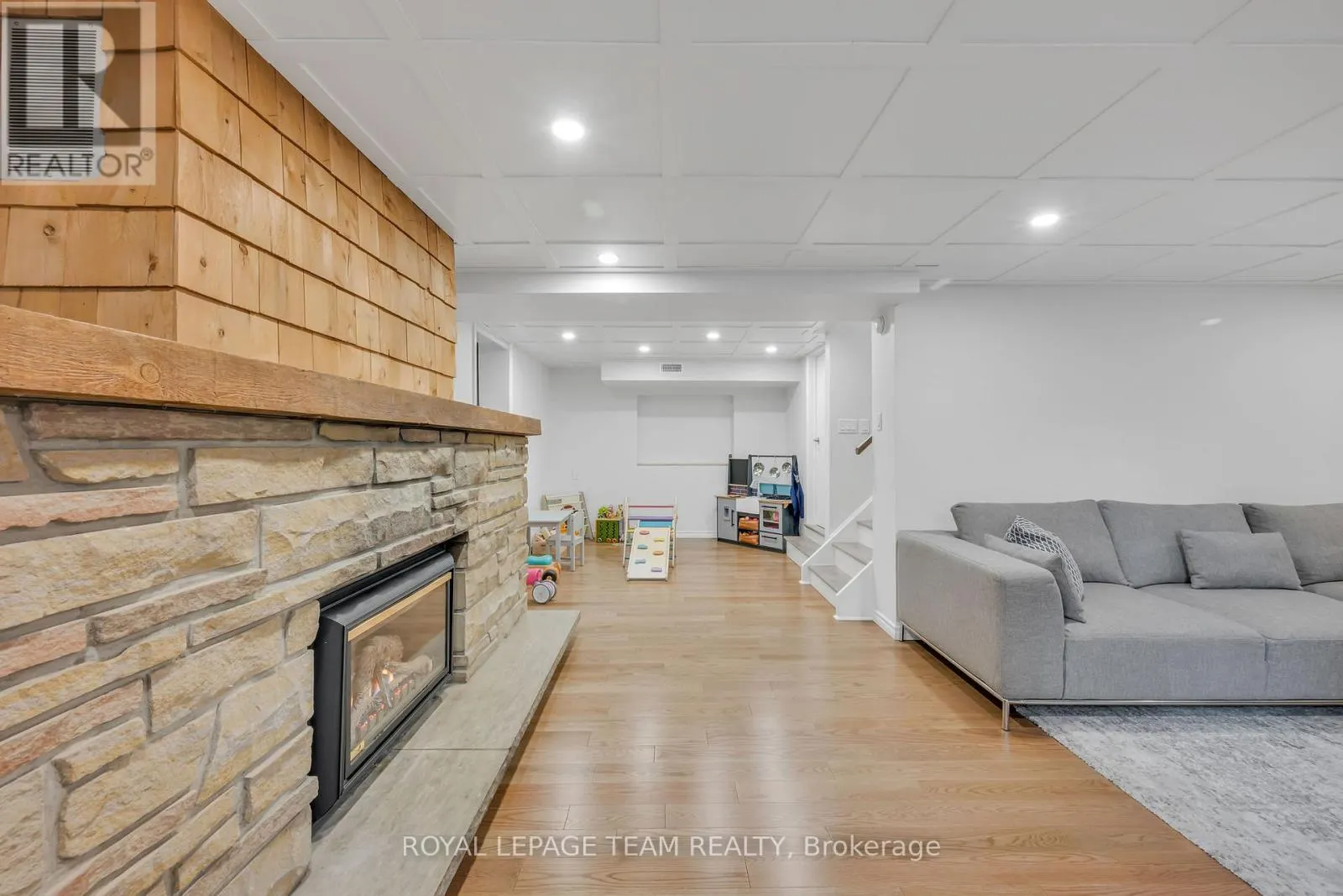 2233 BEAVER AVENUE