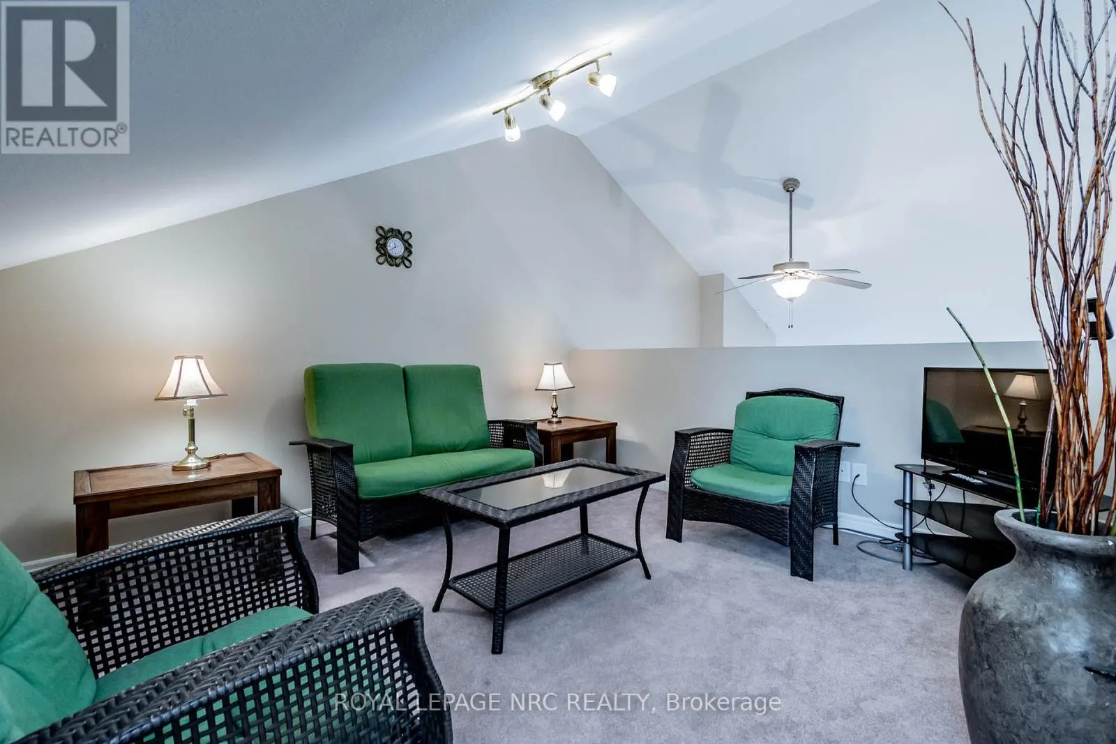 15 - 4300 KALAR ROAD, #15
