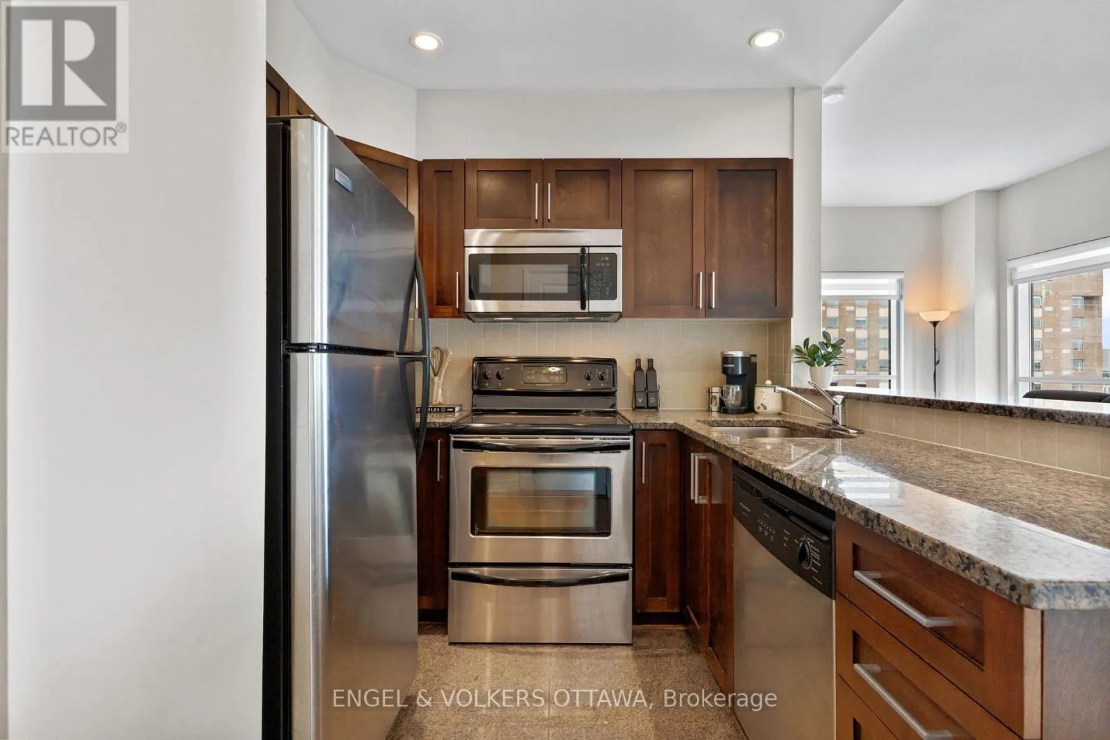 1211 - 200 BESSERER STREET