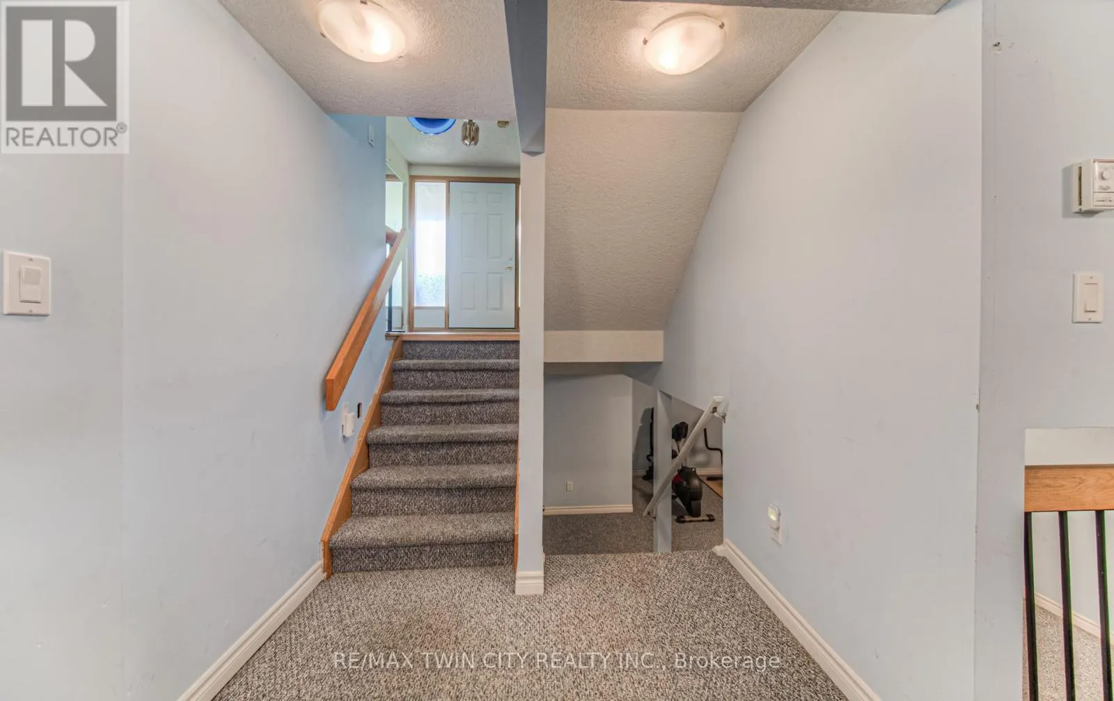 82 ROSENEATH CRESCENT