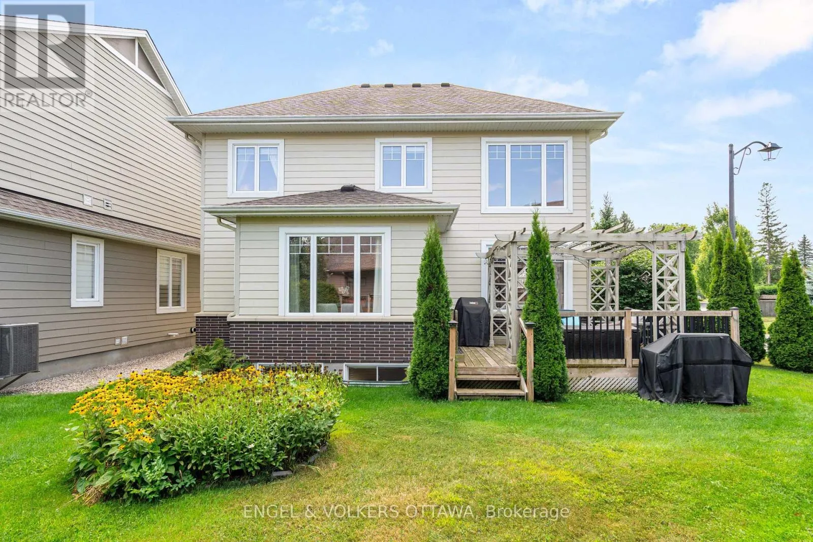 27 ESQUIMAULT AVENUE