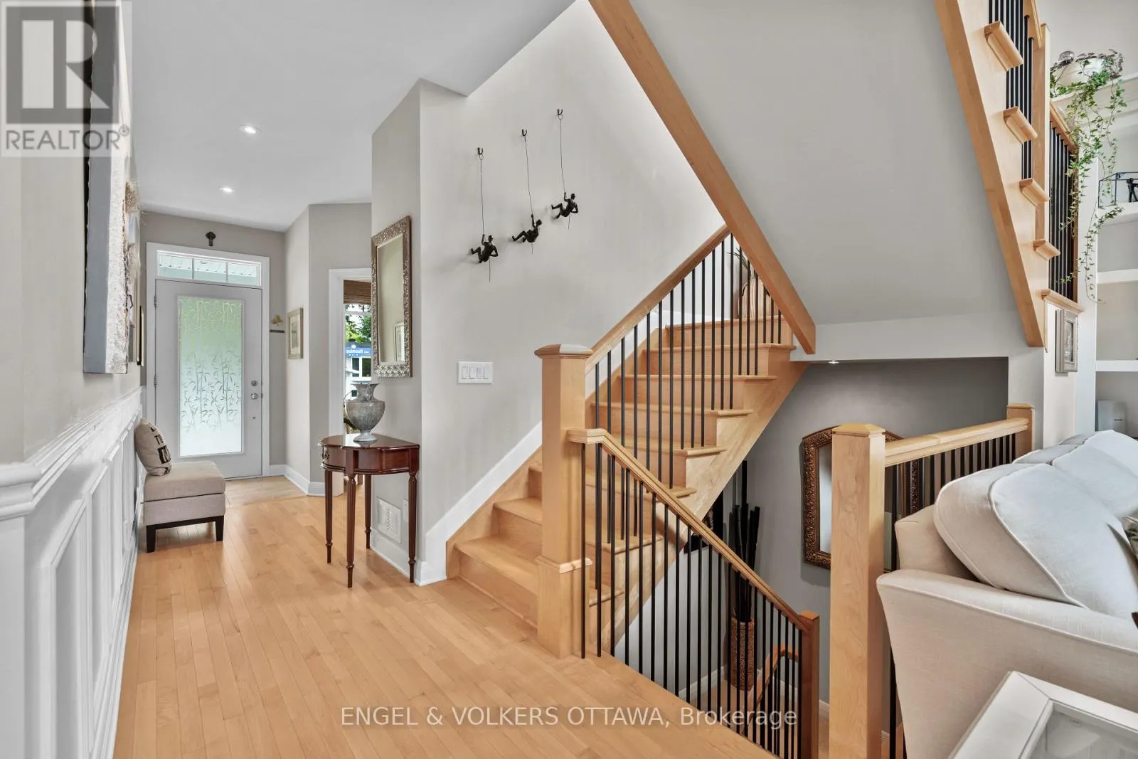 27 ESQUIMAULT AVENUE