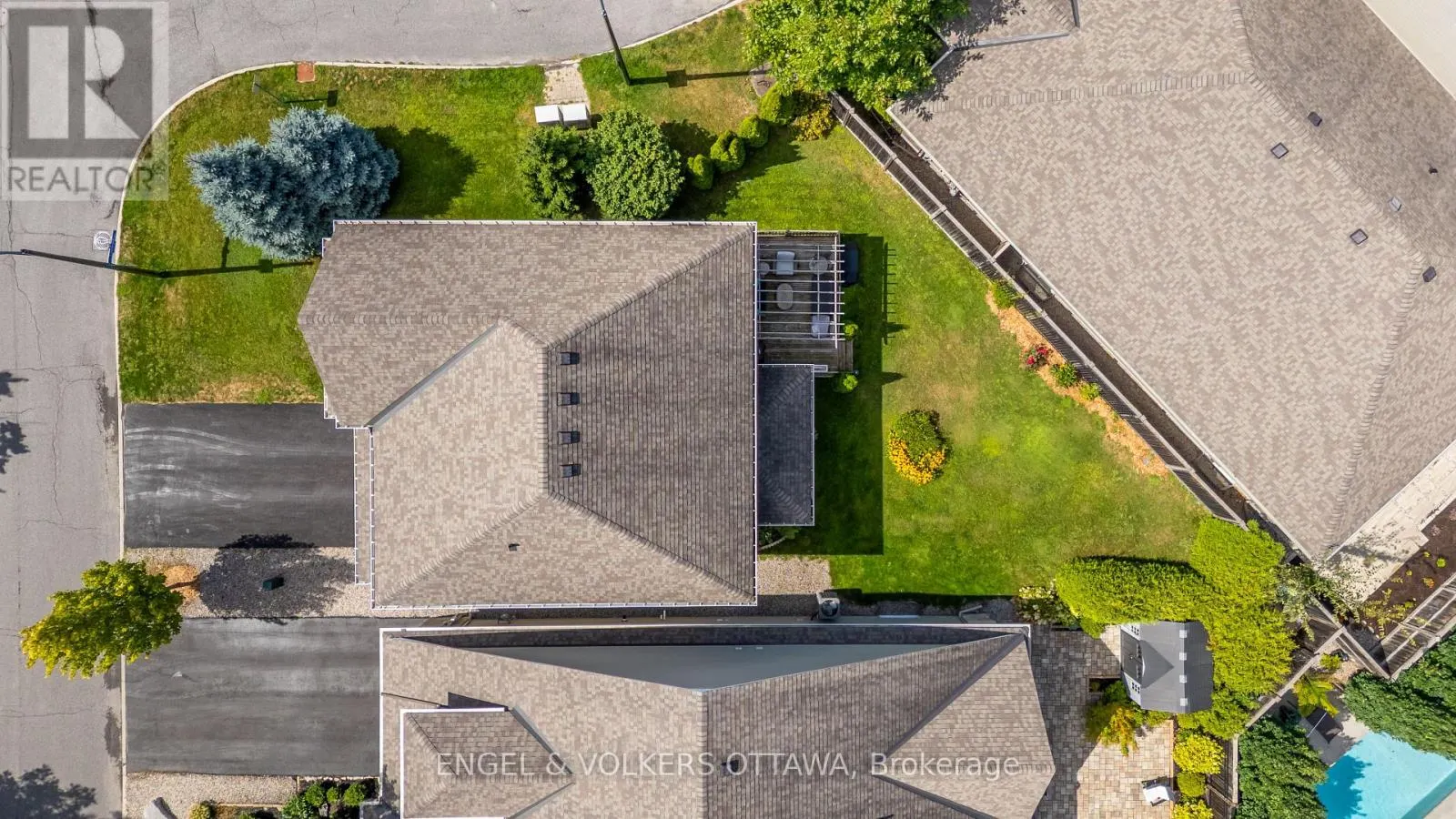 27 ESQUIMAULT AVENUE